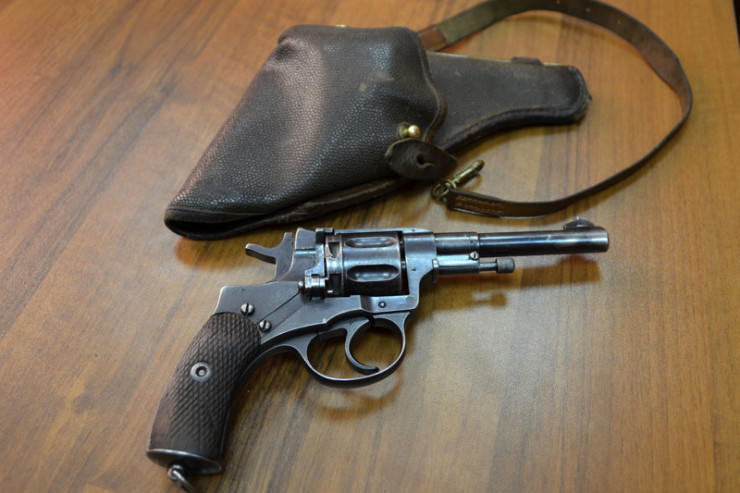 Keçmiş məhkumun maşınından  silah tapıldı 