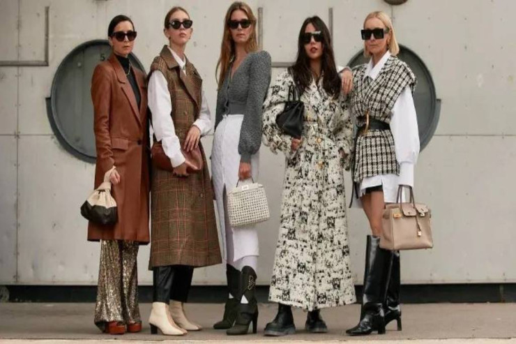 Məşhur modelyer bu qadın geyimlərini  TƏNQİD ETDİ 