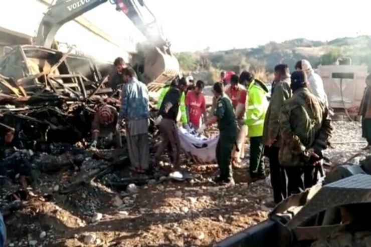 Avtobus qəza nəticəsində yandı, 41 nəfər ölüb