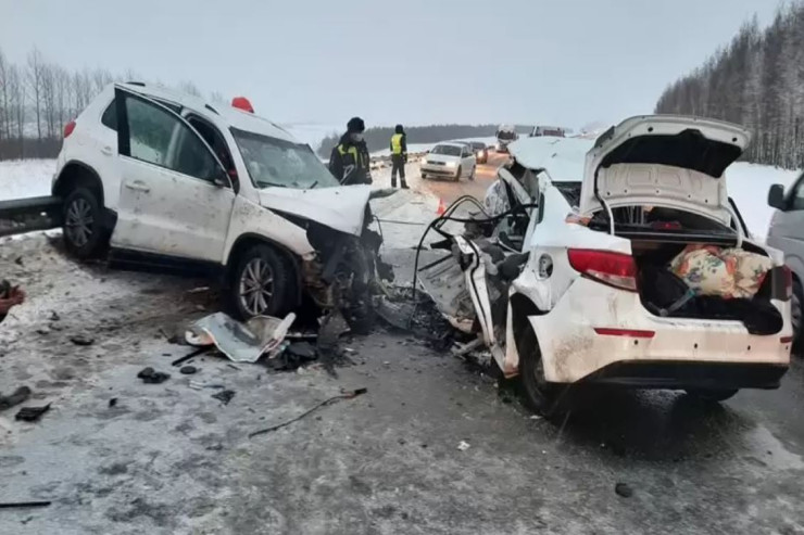 İki maşın toqquşdu, 4 nəfər öldü 