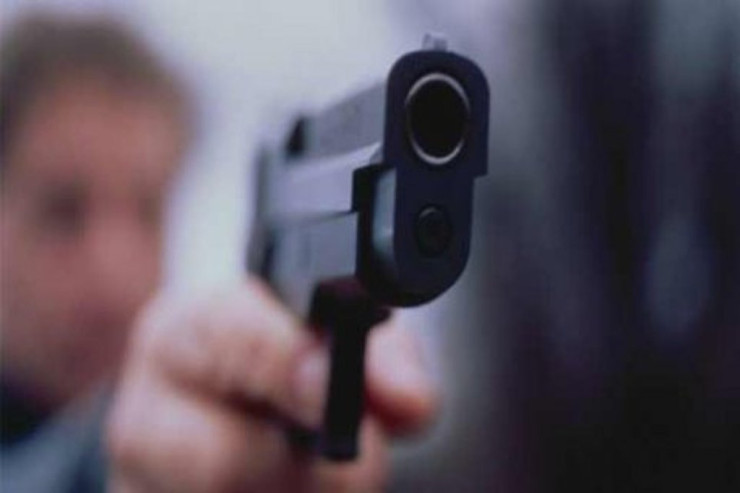 Sevgilisinin keçmiş əri  zavod direktorunu   kabinetində  GÜLLƏLƏDİ 