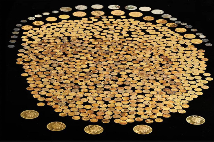 Qarğıdalı sahəsindən 700 qızıl sikkə tapıldı-FOTO 