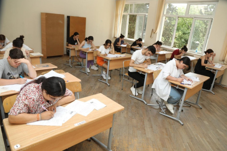 I qrup üzrə qəbul imtahanında 7 nəfər  zaldan   çıxarıldı