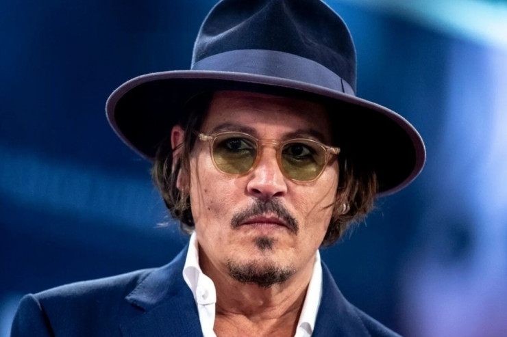 Məşhur aktyor oteldə  huşsuz   tapıldı