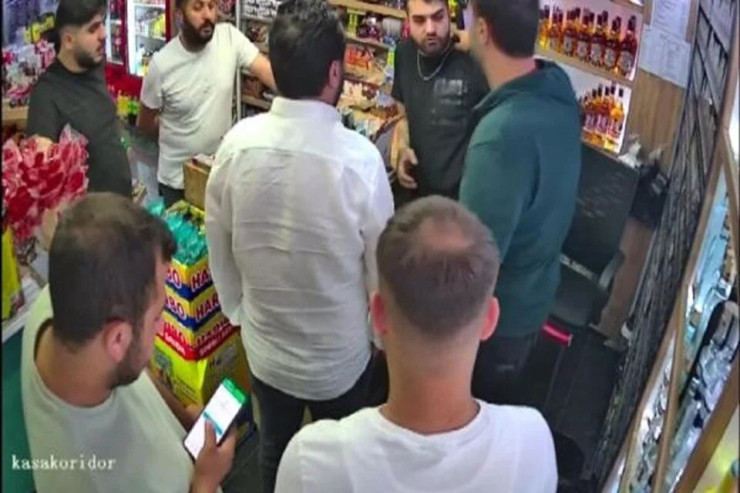 Mağazaya hücum oldu, ölənlər var 