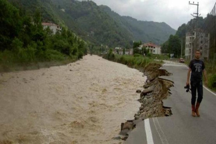 Qaxa gələn sel dayanmayıb -  FAKTİKİ HAVA 