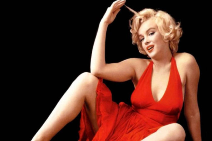 Zorlandı, prezidentin sevgilisi oldu,  “dəlixanada” yatdı - Merilin Monronun HƏYATI 