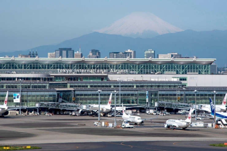 Aeroportda 2 təyyarə toqquşdu 