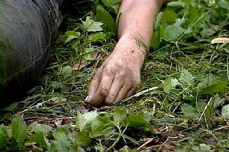 Kişi  əkin sahəsində   özünü öldürdü