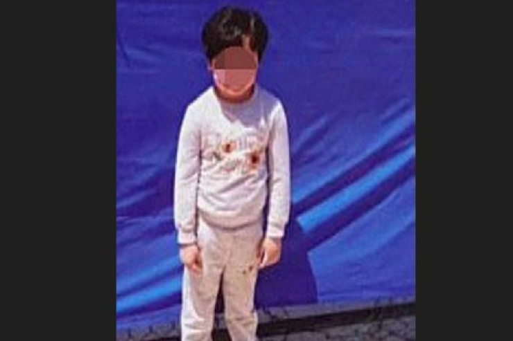 6 yaşlı qızı tualetdə günlərlə  ac saxladılar 