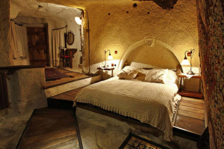 Otel otağında gizli kameraları aşkar etməyin YOLLARI 