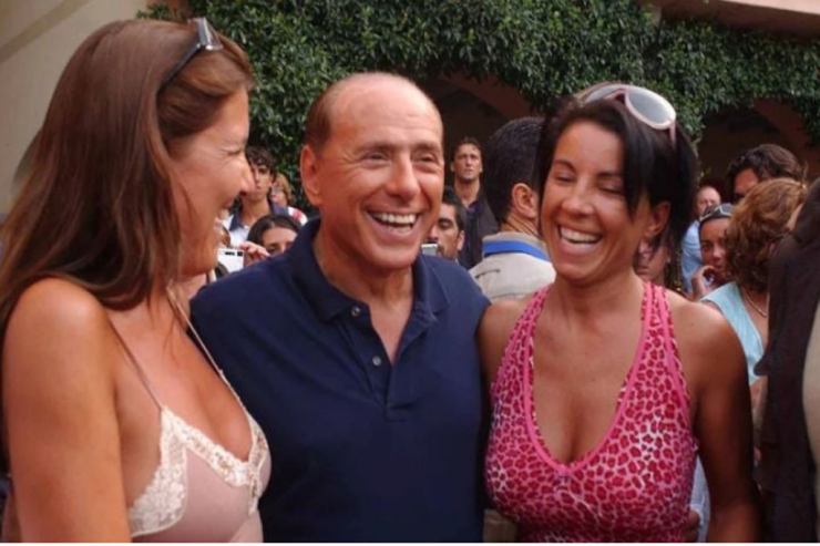 Silvio Berluskoni qadınlar haqqında:  Gey olmaqdansa... 