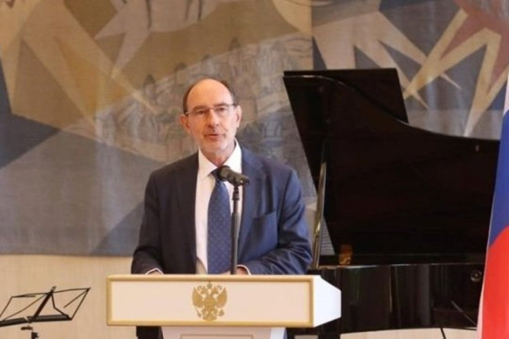 Şarl de Qollun  nəvəsi   Krıma getmək istəyir