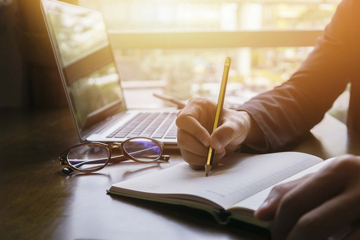 Bu yazıçılar qələbəmizi gözdən salan əsərlər yazırlar- İDDİA 