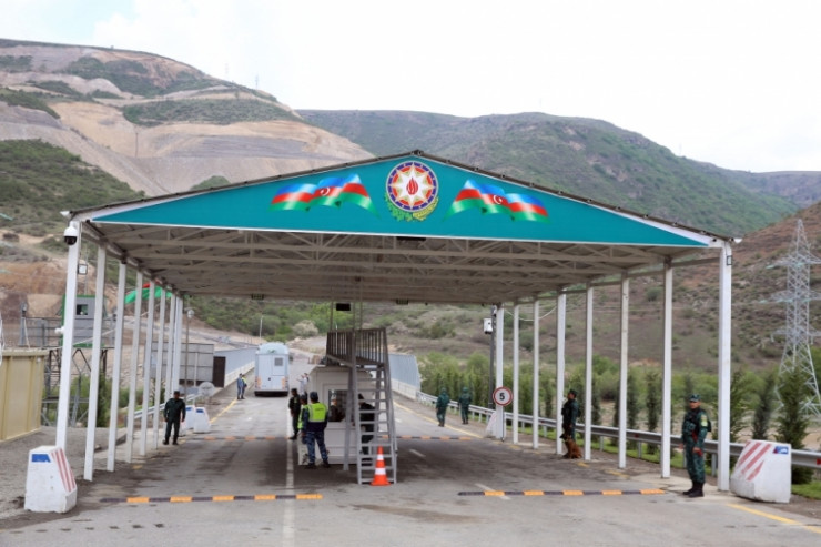 Ermənilər Laçındakı buraxılış məntəqəsini atəşə tutdu, sərhədçimiz yaralandı 