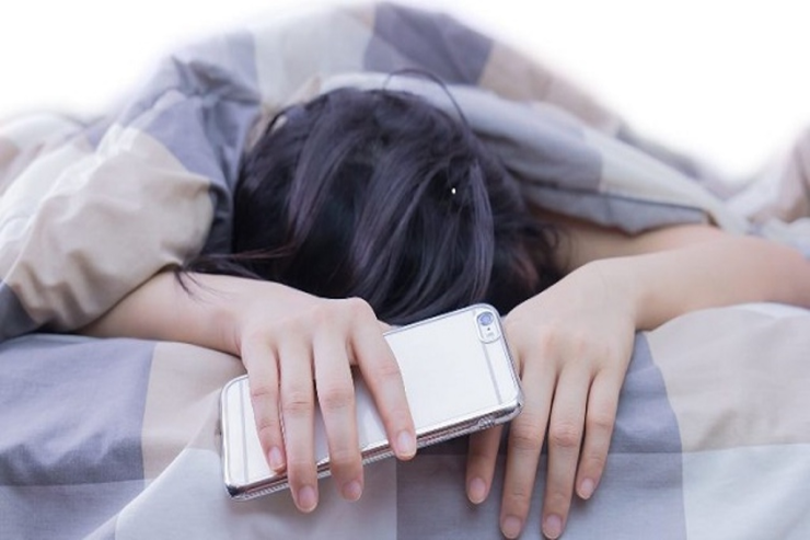 Yatmazdan 1,5 saat əvvəl qadcet və televizordan UZAQ DURUN 