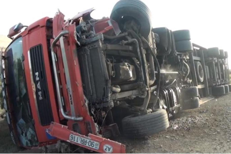 Laçında yük avtomobilləri TOQQUŞDU  - Ölən var