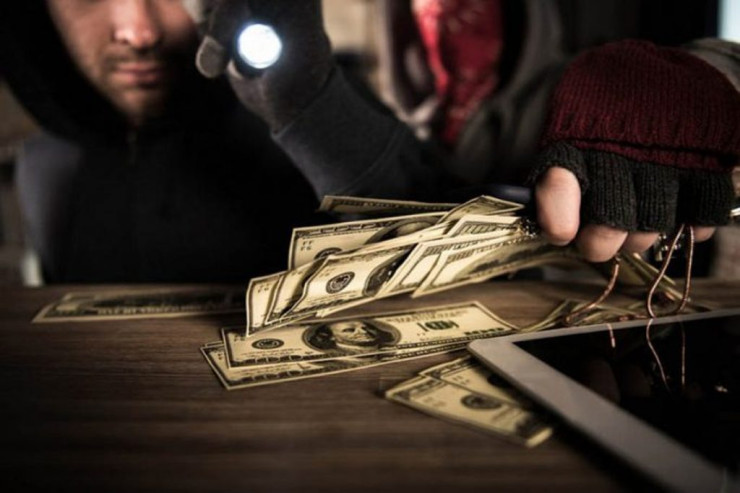 23 min dolları oğurlanan qadın  pulu buna görə yığıbmış 