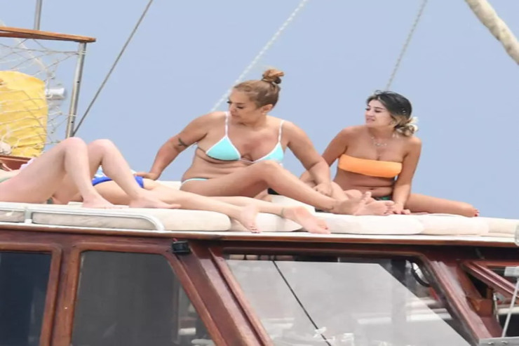 Demet Akalının gəmi istirahəti -FOTO 