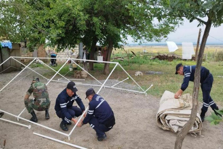 Evini sel aparana çadırdan ev qurdular -FOTO  -VİDEO 