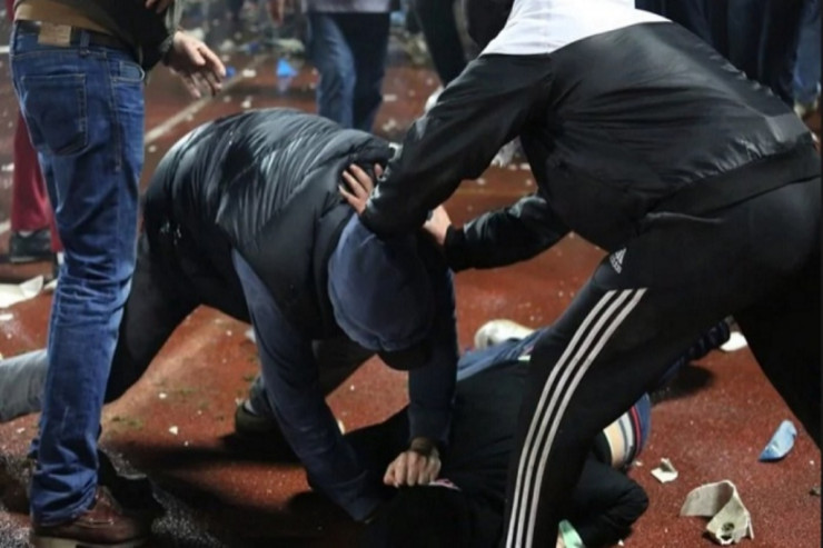 Bakıda çay evində DAVA:  Müdir müştəriləri bıçaqladı -YENİLƏNİB 