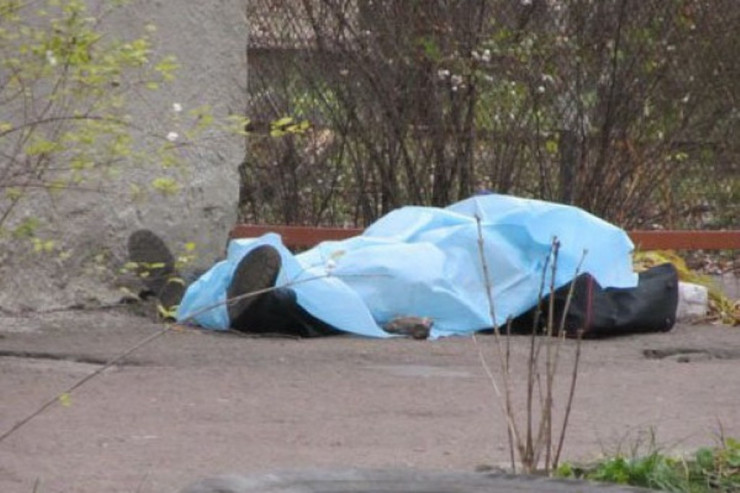 Oğuzda sərxoş kişi yıxılıb öldü