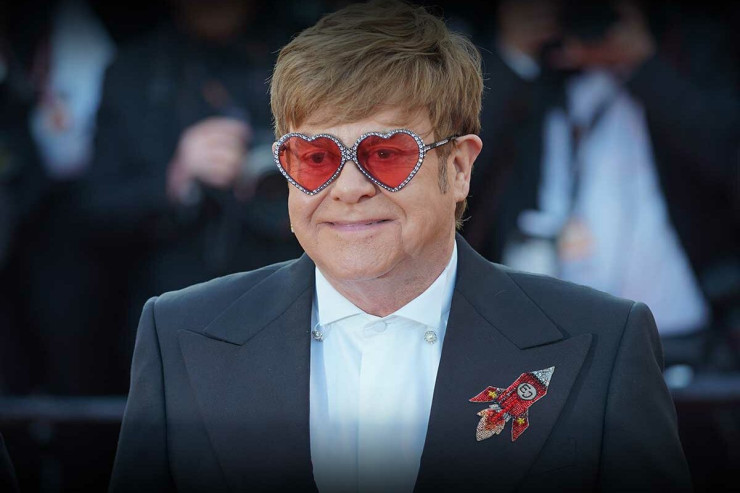 Elton Con son konsertini verdi