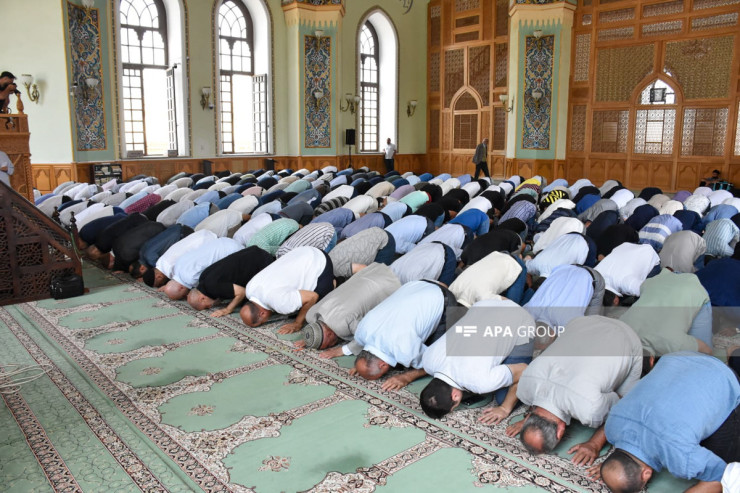 Azərbaycan məscidlərində bayram namazları qılındı -  FOTOLENT 