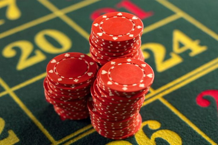 Özünü kazino sahibi kimi göstərdi, 1 milyon dollar aldı 