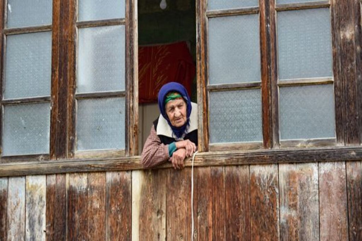 Qadınların pensiya yaşı azaldılsın - Ombudsmandan TƏKLİF 
