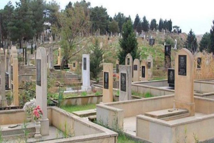 Bakıda DƏHŞƏT : Qəbirstanlıqda asılmış meyit  tapıldı