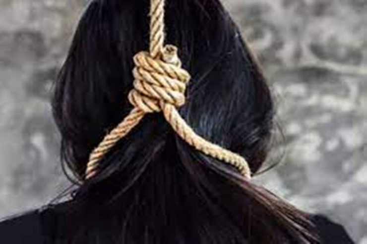  40 yaşlı qadın   özünü asdı