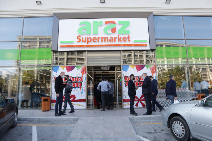 "Araz Supermarket"də müştəri aldadıldı, məhkəməyə verildi