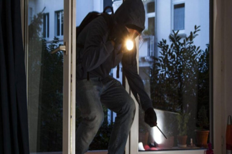 Bakıda şirkətə BASQIN:  Şüşələri qırıb...