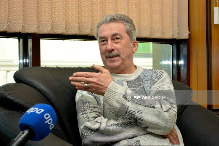 "Televiziya adamı  ala itdən   məşhur edir" - Ayşad Məmmədov