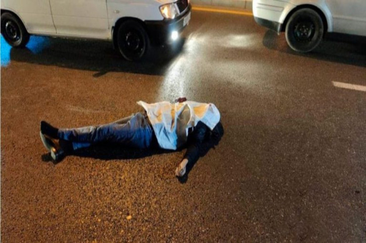 Azərbaycanda DƏHŞƏT:  Yolda uzanan kişini   öldürüb qaçdı