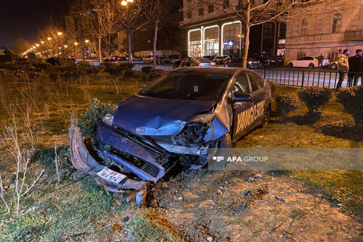 Bakıda "Prius" parka giridi - FOTO 