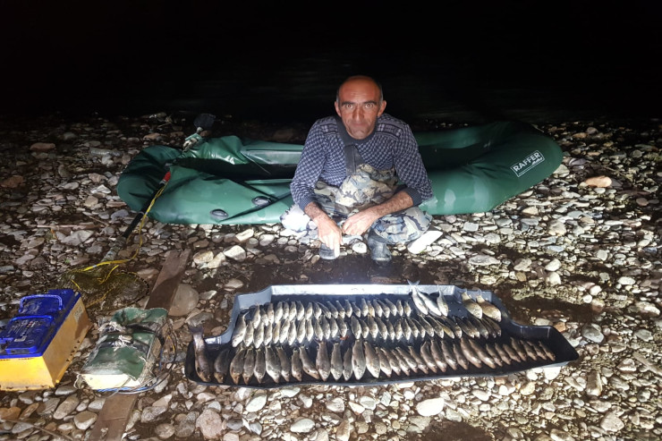 Elektriklə balıq ovlayanlar saxlanıldı - FOTO 