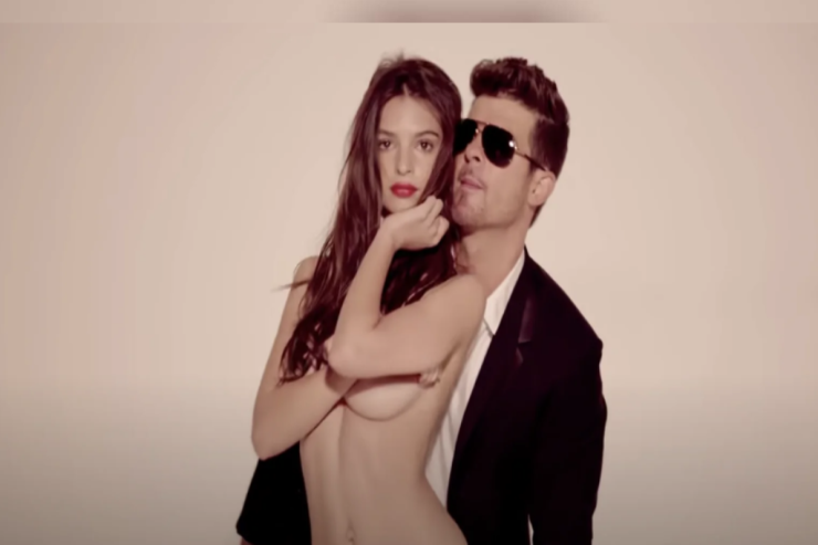 Məşhur modelin  məşhur kişiləri:   Bred Pitt, Ben Afflek və digərləri