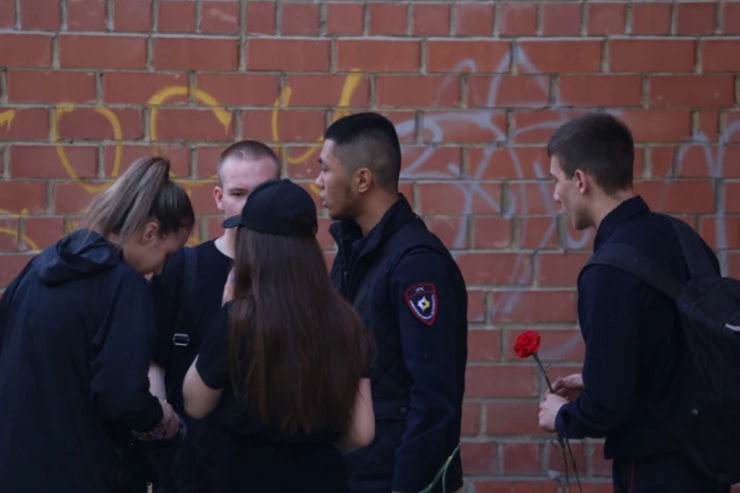 17 yaşlı azərbaycanlını  yüzlərlə rus dəfn etdi