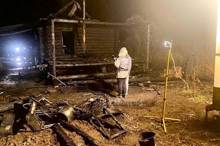 Ata azyaşlı  oğlunu və qızını   diri-diri YANDIRDI