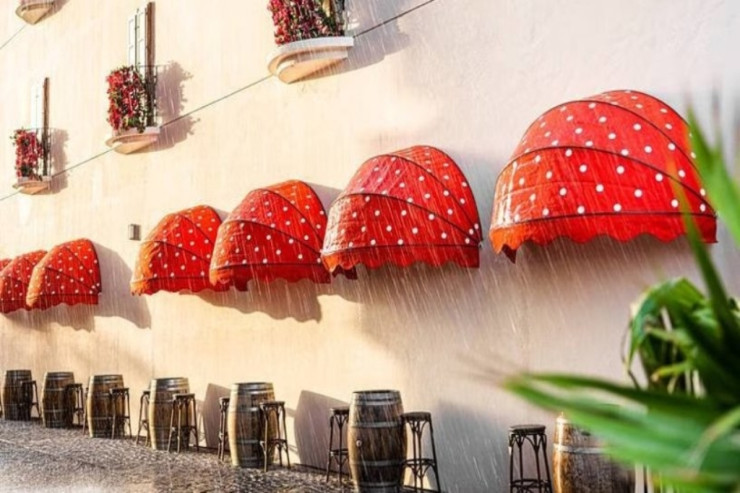 Dubayda il boyu yağış yağan küçə yaradılıb