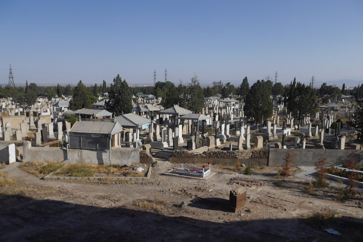 Bakı qəbiristanlığından 3 minlik  OĞURLUQ 