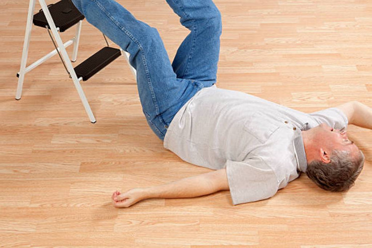  Bakıda FACİƏ:   68 yaşlı kişi nərdivandan yıxılıb öldü