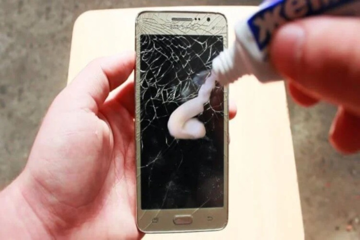 Telefonun ekranını  diş pastası   ilə silmək olarmı?