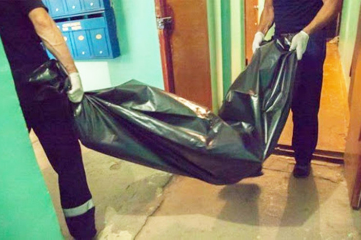 Dostunun evində meyiti tapıldı