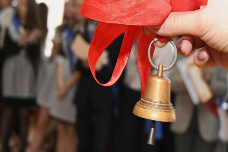 "Son zəng"də  qarşılıqsız sevdiyi qıza bıçaq çəkdi