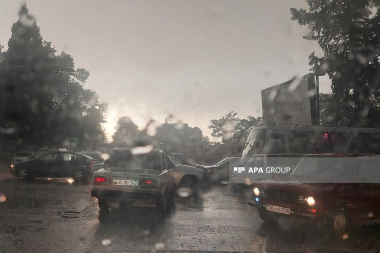 Gəncəyə güclü yağış yağdı:  Sel gəldi  