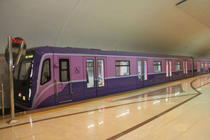 Metroda  NASAZLIQ:  Qatar 8 dəqiqə gecikdi