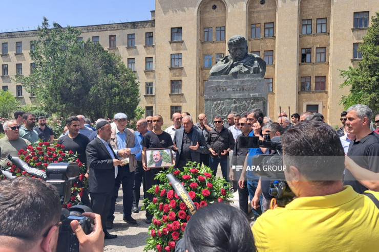 Elxan Qasımov dəfn edildi